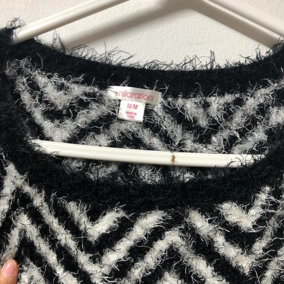 Fuzzy black and white sweater - Picture 3 of 3